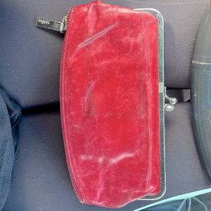 Red hobo with zip up